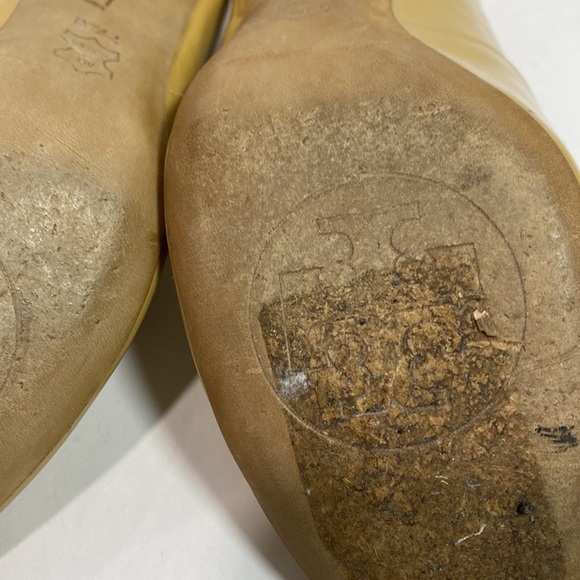 Tory Burch open toe pump mustard yellow - Picture 9 of 15
